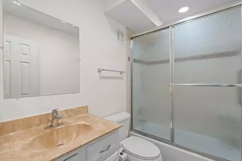 Bath - 5373 SE Miles Grant Rd #C-105, Stuart, FL 34997 photo 1 of 3