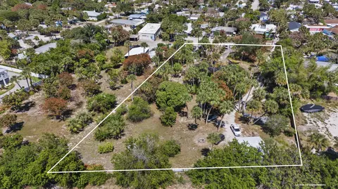 2614 NE Palm Ave, Jensen Beach, FL 34957