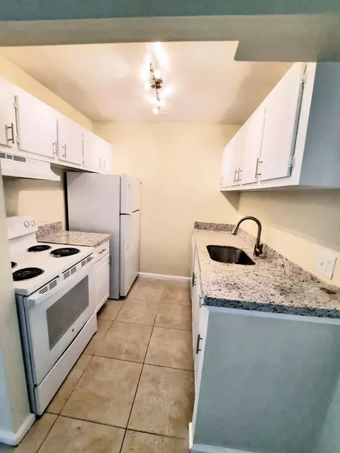 1500 N Congress Ave #B29, West Palm Beach, FL 33401