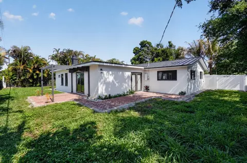Exterior - 454 Dover Rd, Jupiter, FL 33469 photo 11 of 11