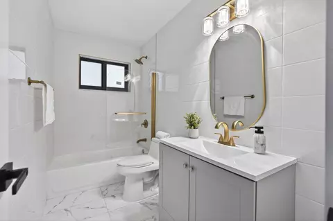 Bath - 454 Dover Rd, Jupiter, FL 33469 photo 1 of 2