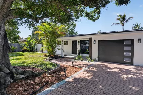 Exterior - 454 Dover Rd, Jupiter, FL 33469 photo 4 of 11