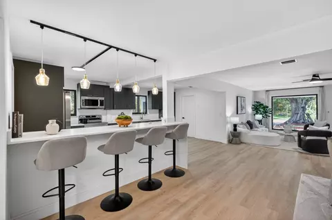 Kitchen - 454 Dover Rd, Jupiter, FL 33469 photo 2 of 4