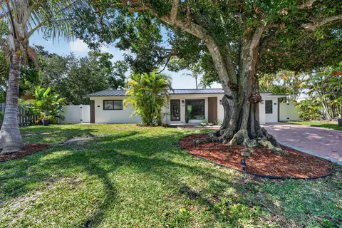 Exterior - 454 Dover Rd, Jupiter, FL 33469 photo 3 of 11