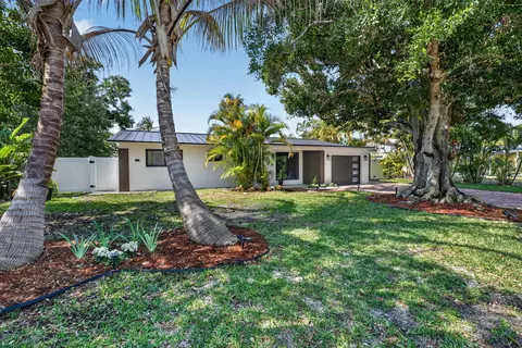 Exterior - 454 Dover Rd, Jupiter, FL 33469 photo 2 of 11