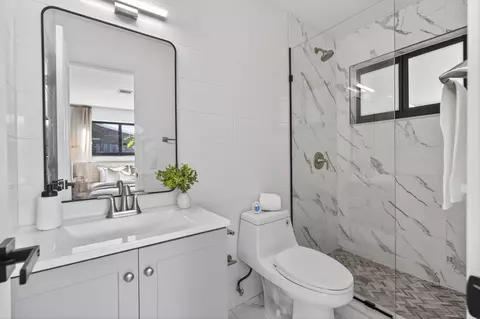 Bath - 454 Dover Rd, Jupiter, FL 33469 photo 2 of 2