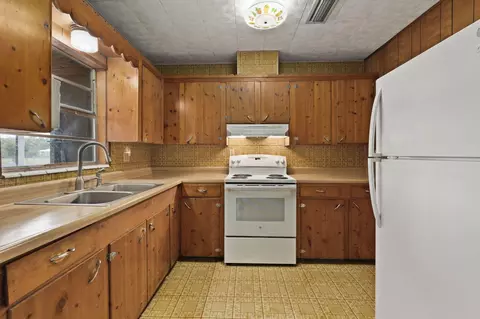 Kitchen - 4072 NW 18th St, Okeechobee, FL 34972 photo 1 of 3