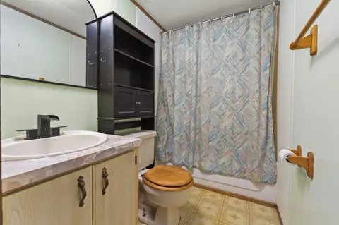 Bath - 4072 NW 18th St, Okeechobee, FL 34972 photo 3 of 3