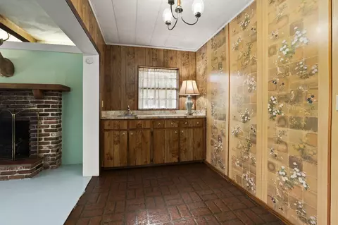 Dining - 4072 NW 18th St, Okeechobee, FL 34972 photo 1 of 1