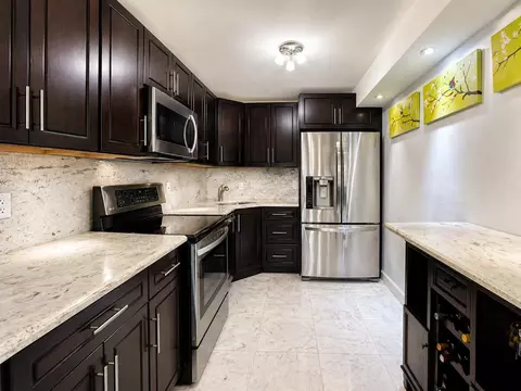 7000 NW 17th St #203, Plantation, FL 33313