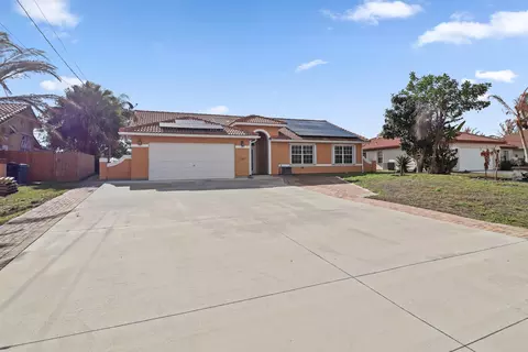 152 NE Twylite Ter, Port Saint Lucie, FL 34983