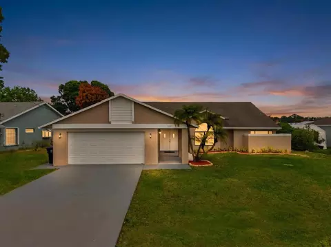 2151 SE Bowie St, Port Saint Lucie, FL 34952