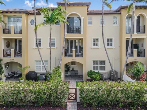3240 NE 13th St #3240, Pompano Beach, FL 33062