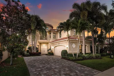 8748 Lewis River Rd, Delray Beach, FL 33446