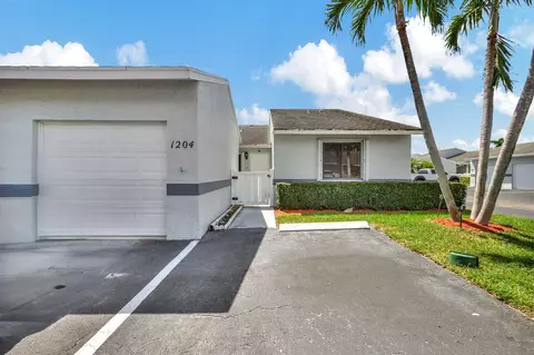 2640 W Gately Dr W #1204, West Palm Beach, FL 33415