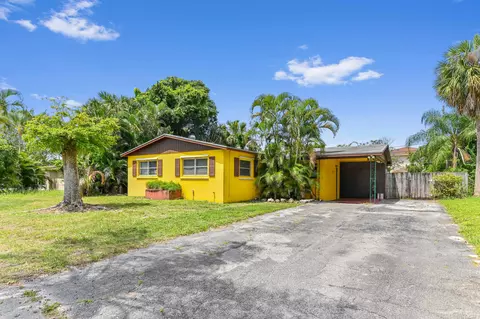 877 Sarazen Dr, West Palm Beach, FL 33413