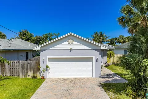 17664 Cinquez Park Rd W, Jupiter, FL 33458