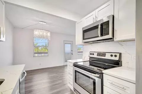 Kitchen - 4015 Cornwall A, Boca Raton, FL 33434 photo 4 of 4