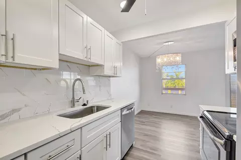 Kitchen - 4015 Cornwall A, Boca Raton, FL 33434 photo 3 of 4