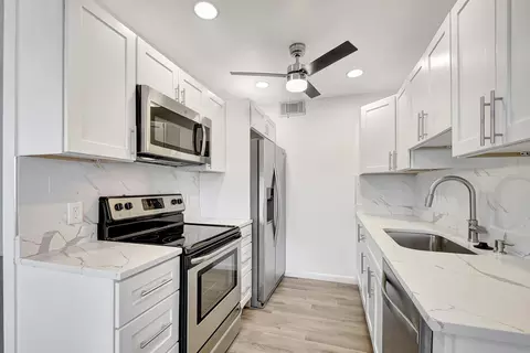 Kitchen - 4015 Cornwall A, Boca Raton, FL 33434 photo 2 of 4