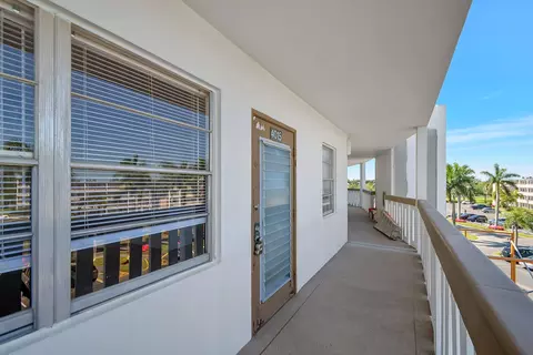 Entry Way - 4015 Cornwall A, Boca Raton, FL 33434 photo 4 of 4