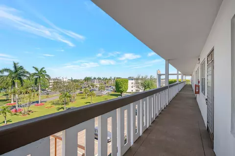 Entry Way - 4015 Cornwall A, Boca Raton, FL 33434 photo 3 of 4