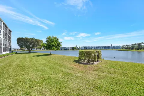 View/Area - 4015 Cornwall A, Boca Raton, FL 33434 photo 4 of 21
