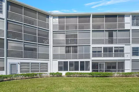 Exterior - 4015 Cornwall A, Boca Raton, FL 33434 photo 5 of 23