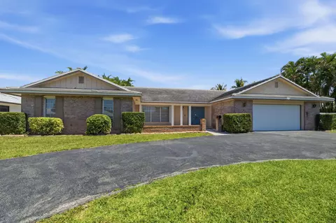 232 Gleneagles Dr, Lake Worth, FL 33462