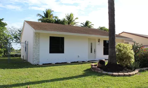 7427 Pinedale Dr, Boynton Beach, FL 33436