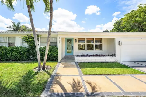 7745 W Lake Dr, Lake Clarke Shores, FL 33406