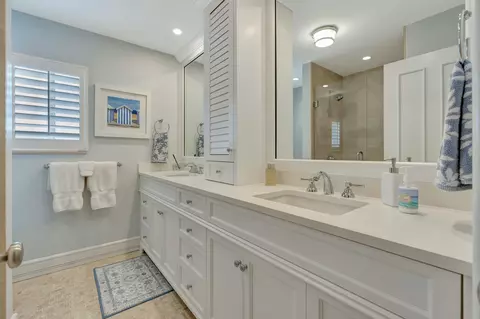 Bath - 1201 Captains Way, Jupiter, FL 33477 photo 5 of 5