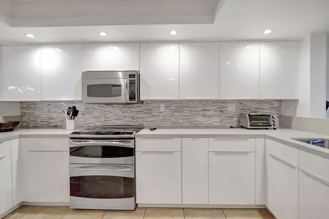 141 SW 96th Ter #302, Plantation, FL 33324