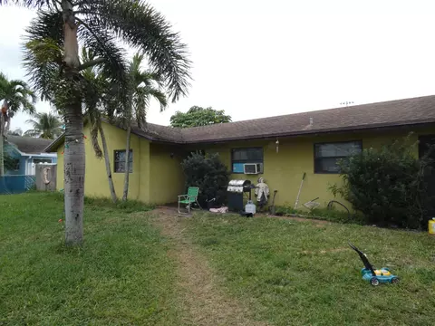 6663 Riggers Rd, Lake Worth, FL 33462