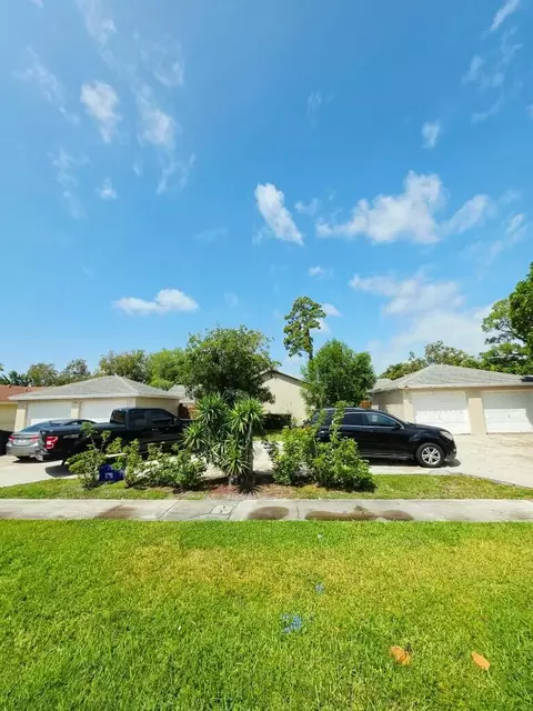 1157 Hyacinth Pl, Wellington, FL 33414