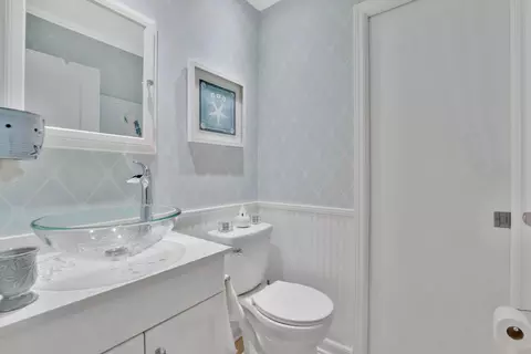 Bath - 211 Valencia, Delray Beach, FL 33446 photo 2 of 2
