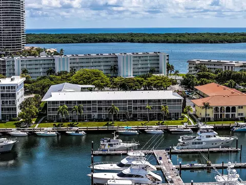 37 Yacht Club Dr UNIT 202, North Palm Beach, FL 33408