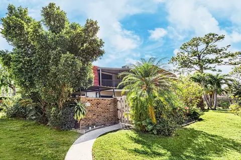 4740 Suburban Pines Dr, Greenacres, FL 33463