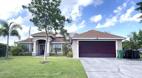 523 SW Gale Ln, Port Saint Lucie, FL 34953
