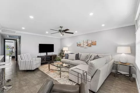 1027 Farnham O #1027, Deerfield Beach, FL 33442