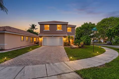7962 N Silverado Cir, Hollywood, FL 33024