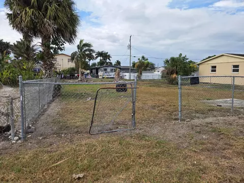 640 SW 6th St, Belle Glade, FL 33430