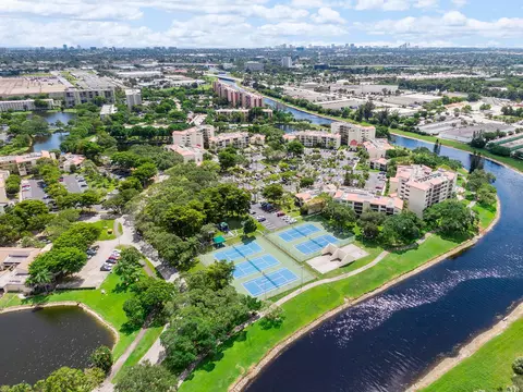 2236 N Cypress Bend Dr, Pompano Beach, FL 33069