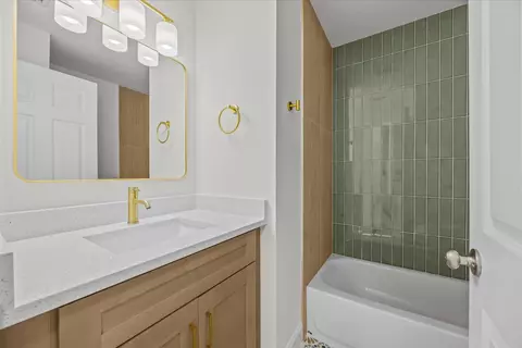 Bath - 945 SE Forrest Park Dr, Stuart, FL 34994 photo 2 of 3
