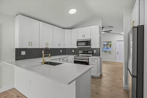 945 SE Forrest Park Dr, Stuart, FL 34994