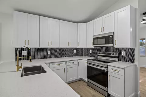 Kitchen - 945 SE Forrest Park Dr, Stuart, FL 34994 photo 3 of 4