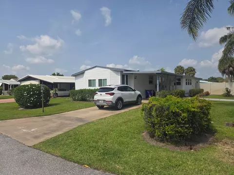 7750 SE Shenandoah Dr, Hobe Sound, FL 33455