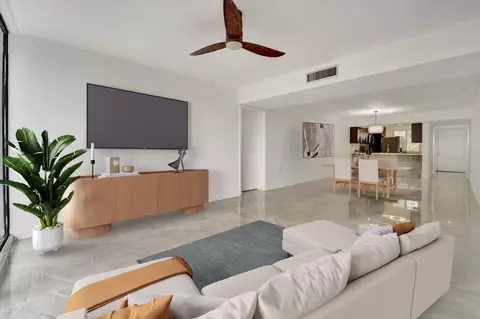 6181 Balboa Cir #303, Boca Raton, FL 33433