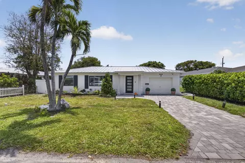 326 Alhambra Pl, West Palm Beach, FL 33405