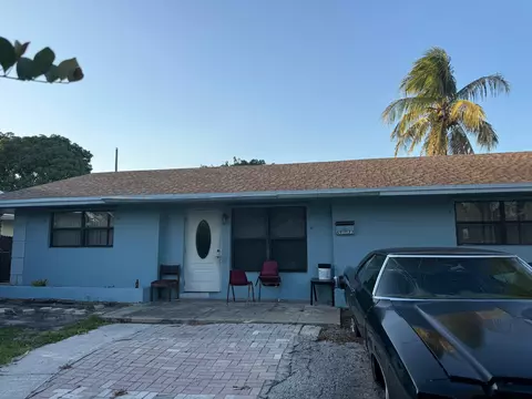 4973 Pineaire Ln, West Palm Beach, FL 33417